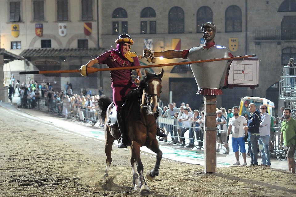 Arezzo La Giostra Del Saracino Le Date La Gara La Storia Della Manifestazione 100tour